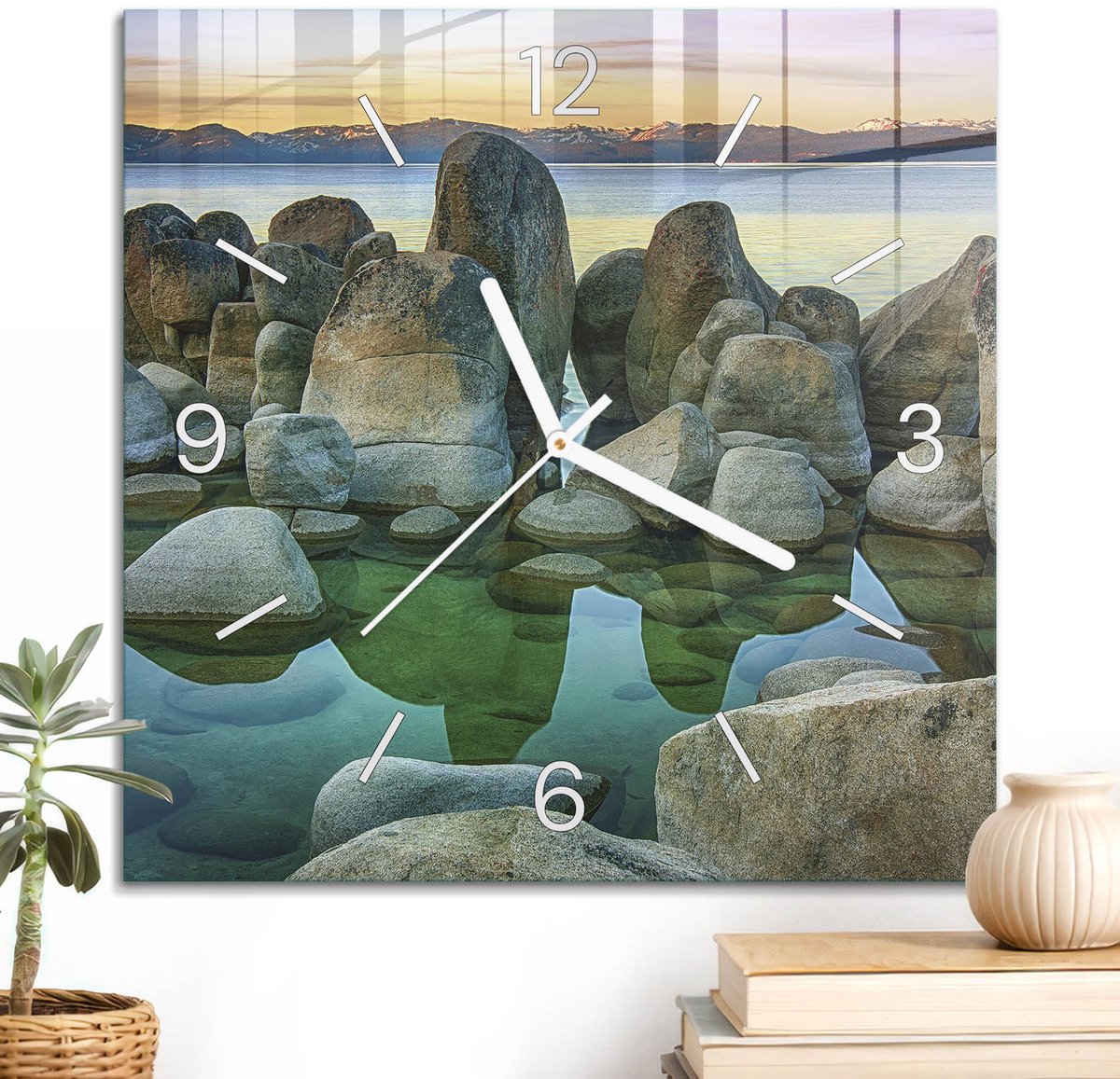 ArtPrintCave Groene Glazen Klok - 30x30 cm - Wandklok Vierkant - Vreedzaam Landschap Unieke Klok - Natuur Stille Wandklok - Witte Klokwijzers