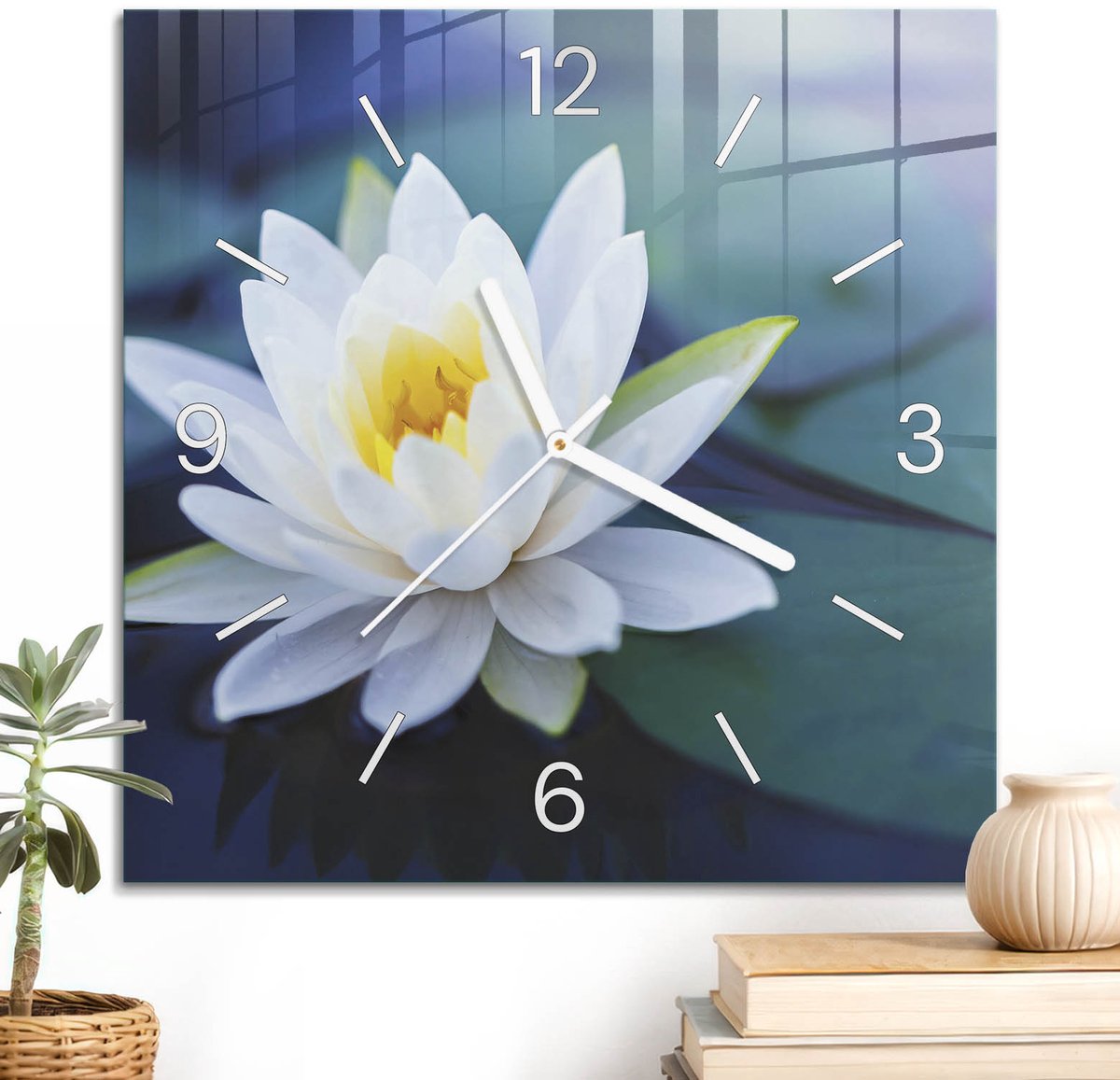 ArtPrintCave Wit Glazen Klok - 30x30 cm - Wandklok Vierkant - Waterlelie Wandklok Keuken - Bloemen En Planten Unieke Klok - Witte Klokwijzers