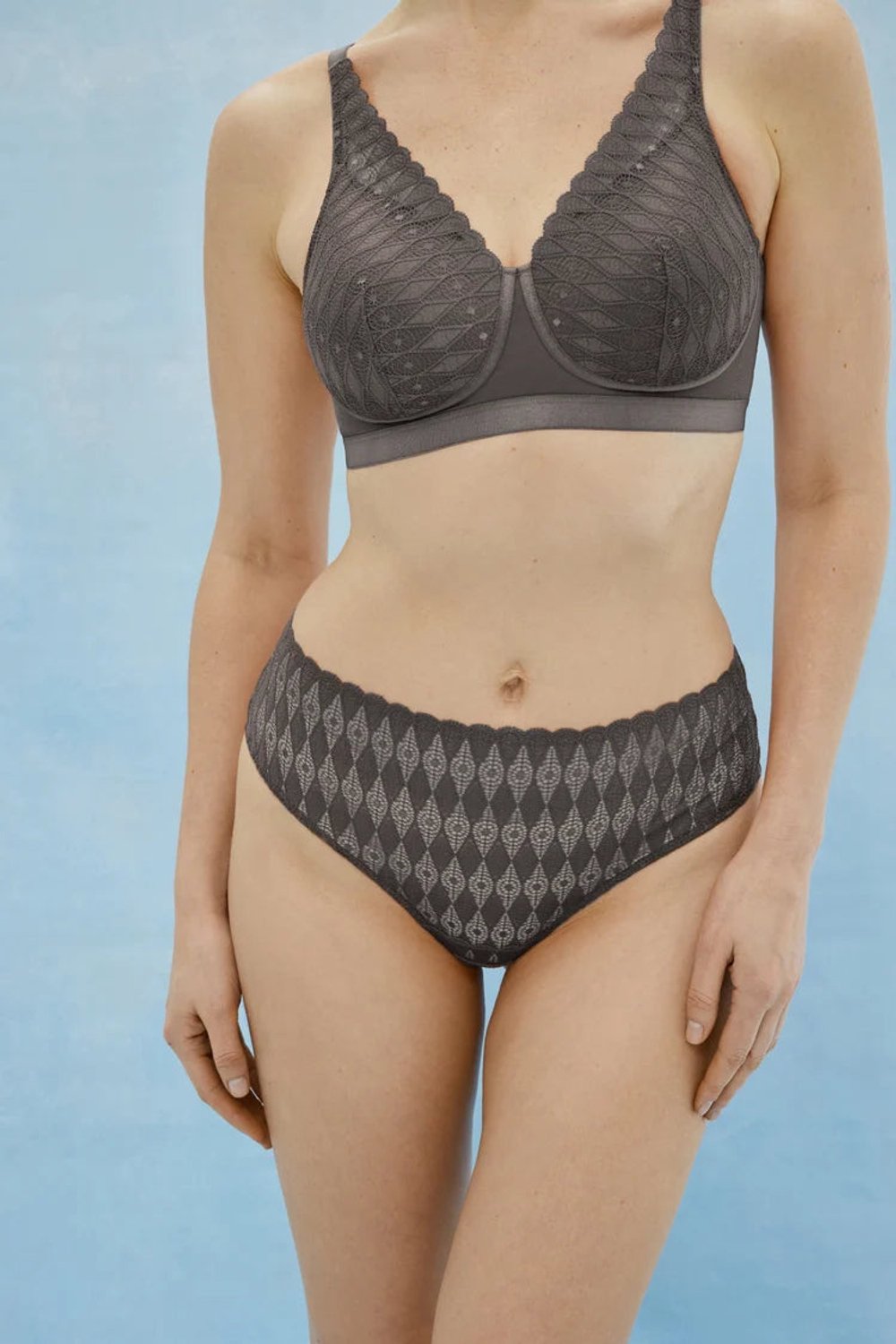 Megami Lotus Taille Slip M7107 Iron - maat 40