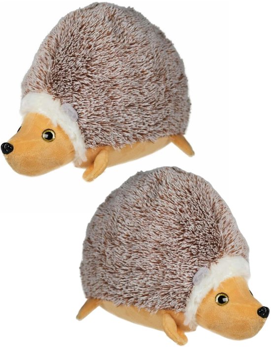Twee pluche egels met lichtbruine, pluizige rug, beige snuit en glanzende zwarte oogjes.