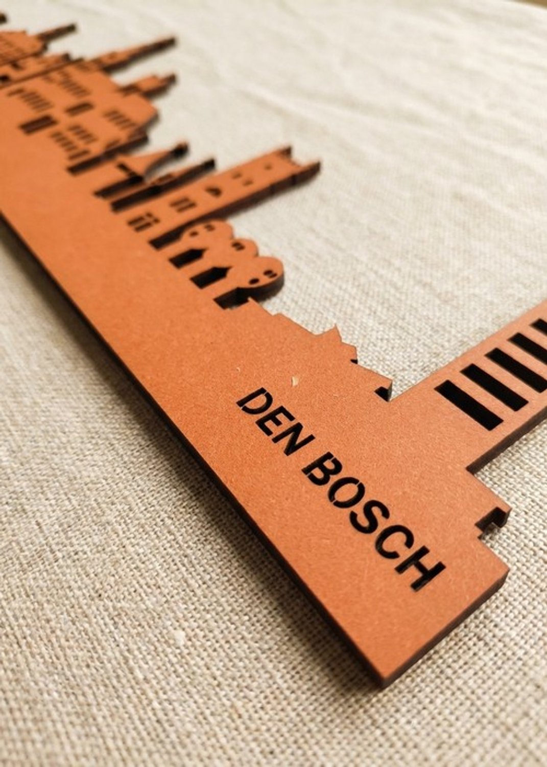 Houten Skyline Den Bosch | Wanddecoratie voor aan de muur | Oranje MDF | 70 x 14 cm