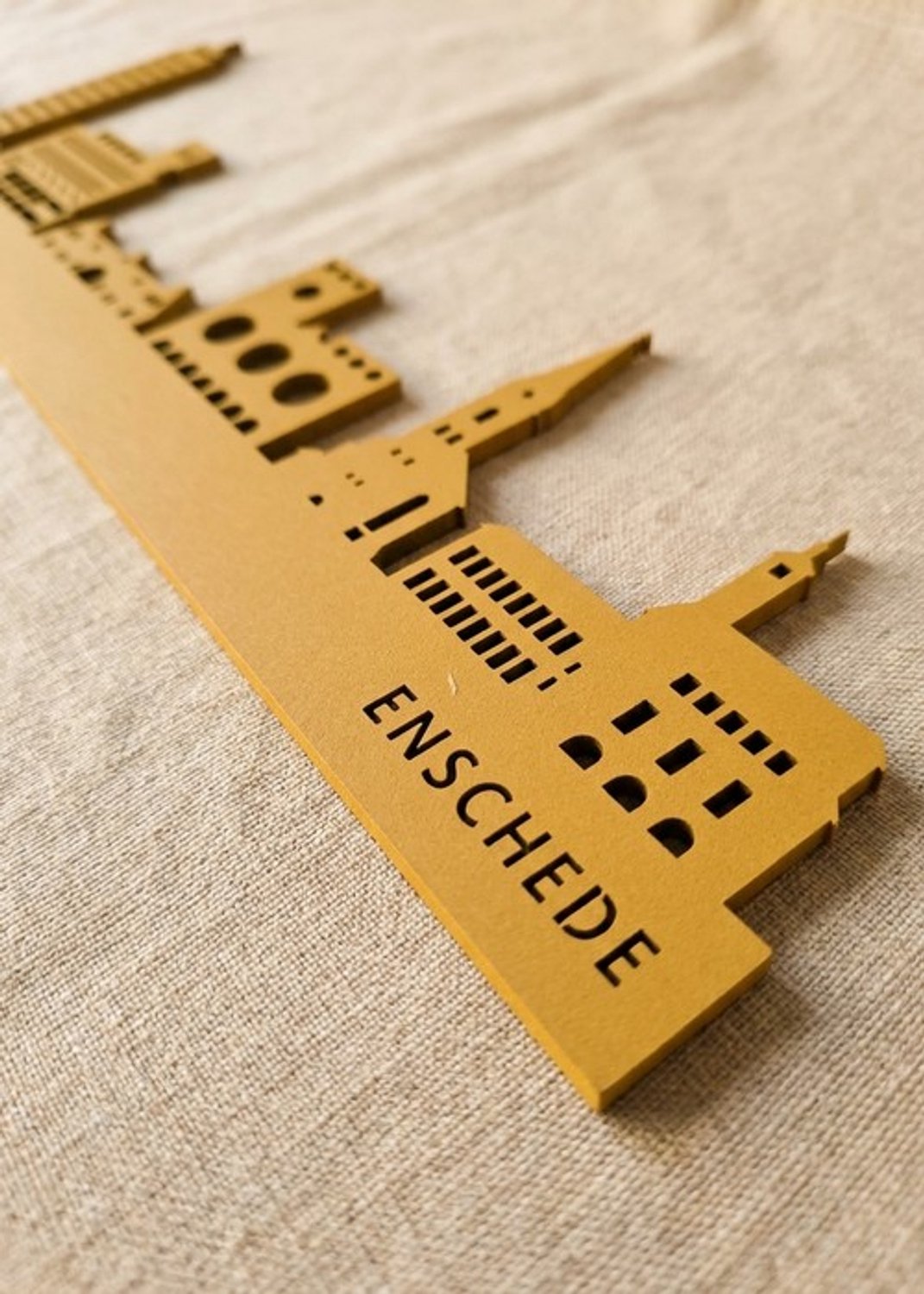 Houten Skyline Enschede | Wanddecoratie voor aan de muur | Geel MDF | 100 x 20 cm