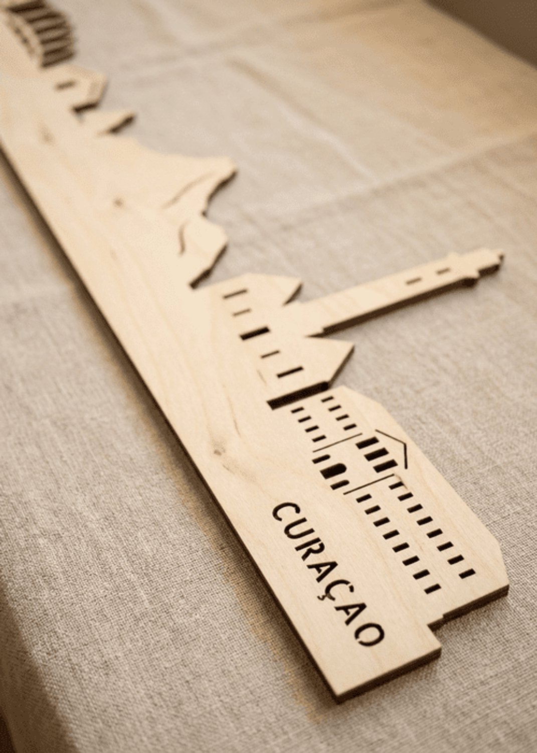 Houten Skyline Curaçao | Wanddecoratie voor aan de muur | Berken | 100 x 18 cm