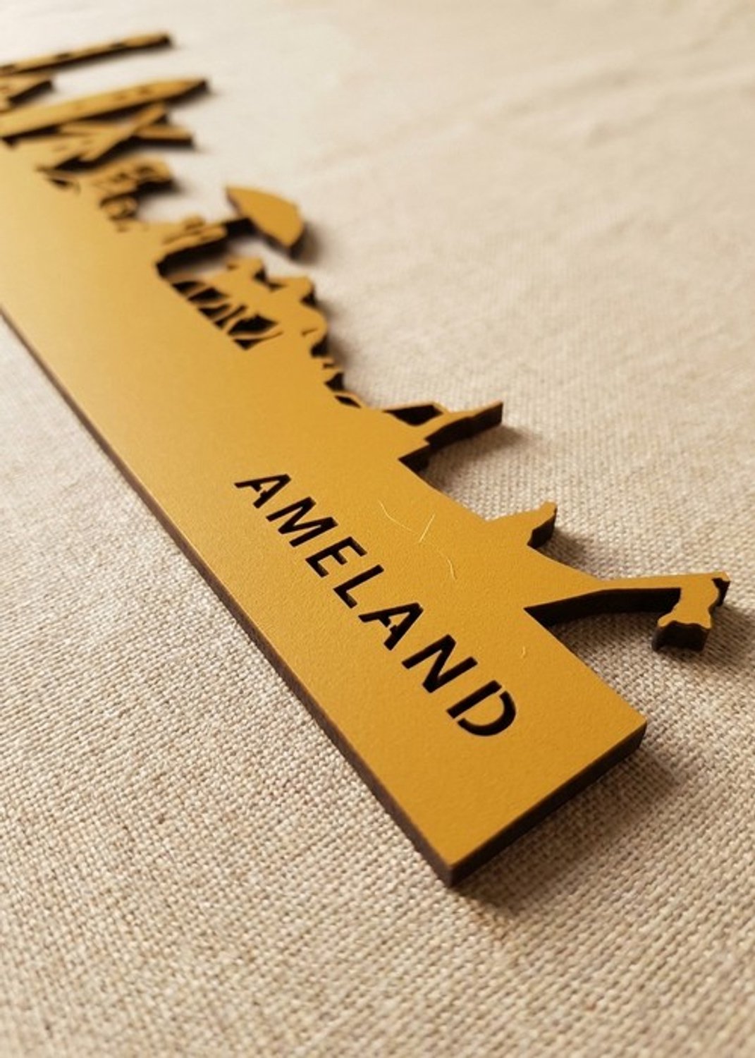Houten Skyline Ameland | Wanddecoratie voor aan de muur | Geel MDF | 100 x 20 cm