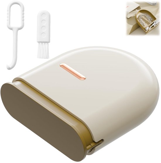 Crèmekleurig beugeldoosje met bijbehorende witte reinigingsborstel en een orthodontische tool.