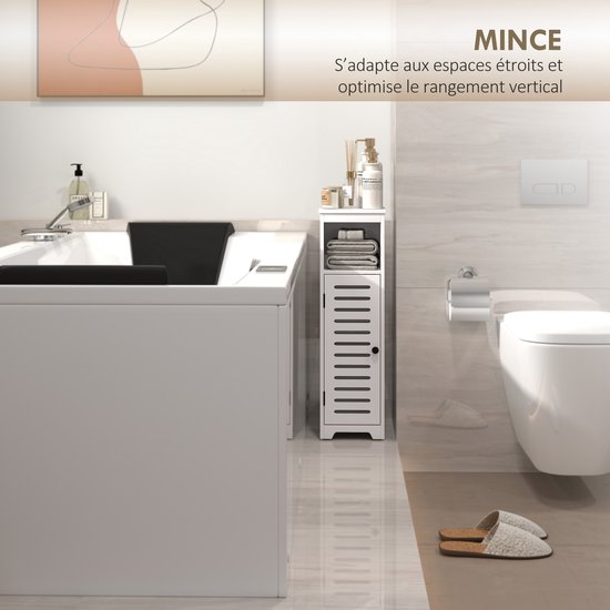 Witte smalle badkamerkast met lamellendeur in een badkamer, naast een toilet.