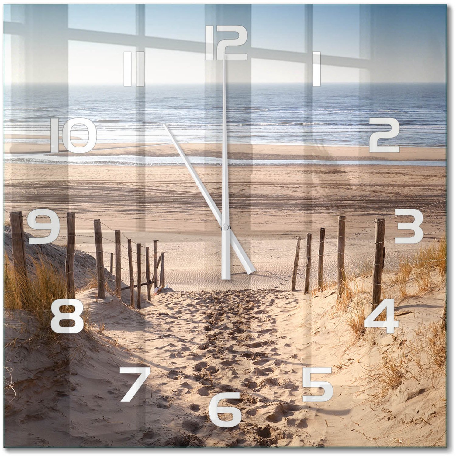TULUP Wandklok - Kustduinen Wandklok Glas Met Motief - 60x60 cm - Beige Decoratieve Glazen Klok - Witte handen - Vierkante Klok - Gekleurde Glazen Klok - Glazen Klok Met Print