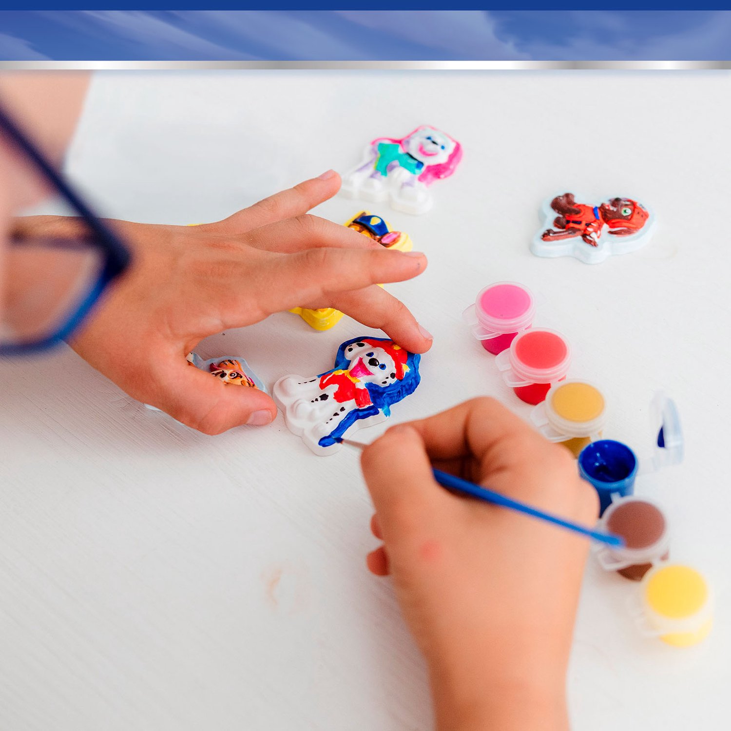 PAW Patrol 2-in-1 Knutselkoffer - 4 armbandjes maken - 300+ kralen - 6 gipsfiguren gieten en schilderen - Speelgoed Kinderen - Knutselen - Voor meisjes en jongens - Vanaf 5 jaar - Totum — afbeelding 5