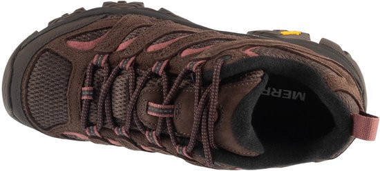 Bovenaanzicht van bruine Merrell Moab 3 wandelschoen met veters en zichtbaar Merrell-logo op de binnenzool.