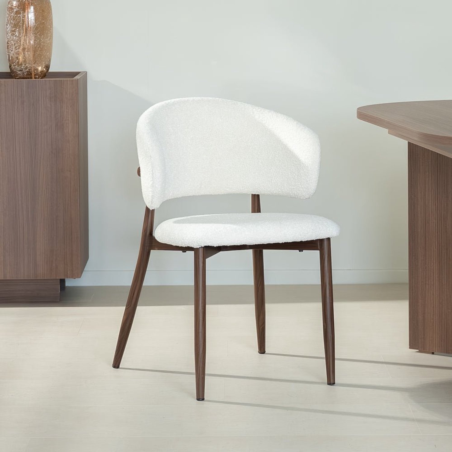 Dimehouse Set van 2 Japandi Eetkamerstoelen Yuka Beige - Walnootlook Frame - Stof - Japandi