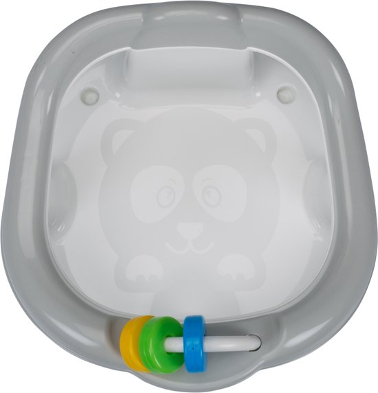 Grijs badzitje met panda-gezicht en gekleurd speeltje met ringen.