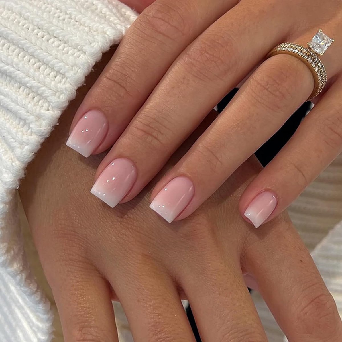 24 stuks nagels om op te plakken, kort, wit roze gradiënt design, glanzende kunstnagels met nagellijm, glanzend, vierkant, press-on nagels, full cover kunstnagels voor vrouwen (roze kleurverloop)