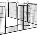 Grijze speelbox voor huisdieren, met een close-up op de scharnierende deuren en de poort.