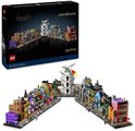De LEGO Harry Potter set toont de Wegisweg met kleurrijke gebouwen, waaronder een paarse dubbeldekkerbus, een witte toren met een draak, en winkels met ramen en deuren.