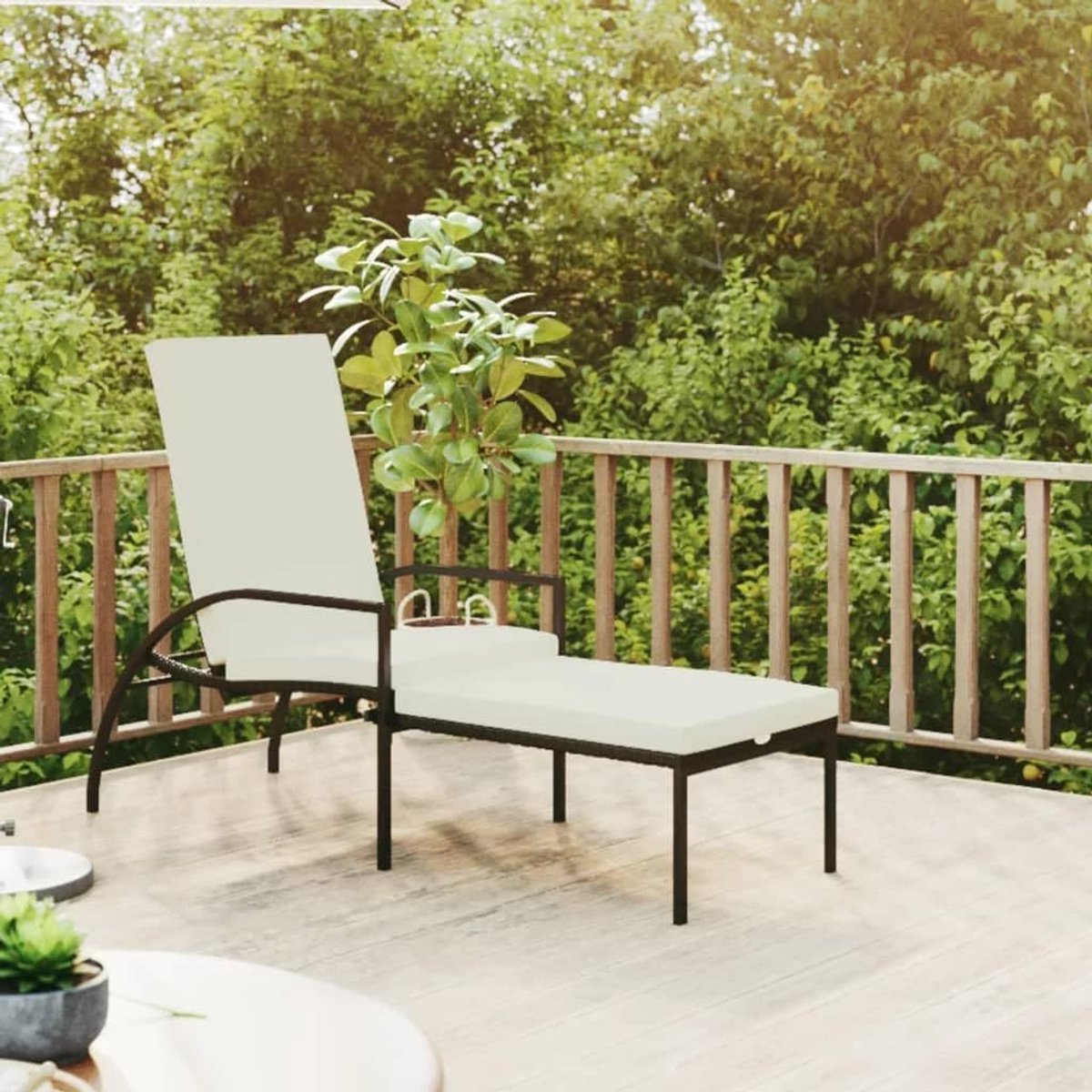 Zonneligstoel met voetenbank, PE-rotan, zwart, relaxbed met verstelbare rugleuning en brede armleuningen, voor tuin en terras, 1 stuk