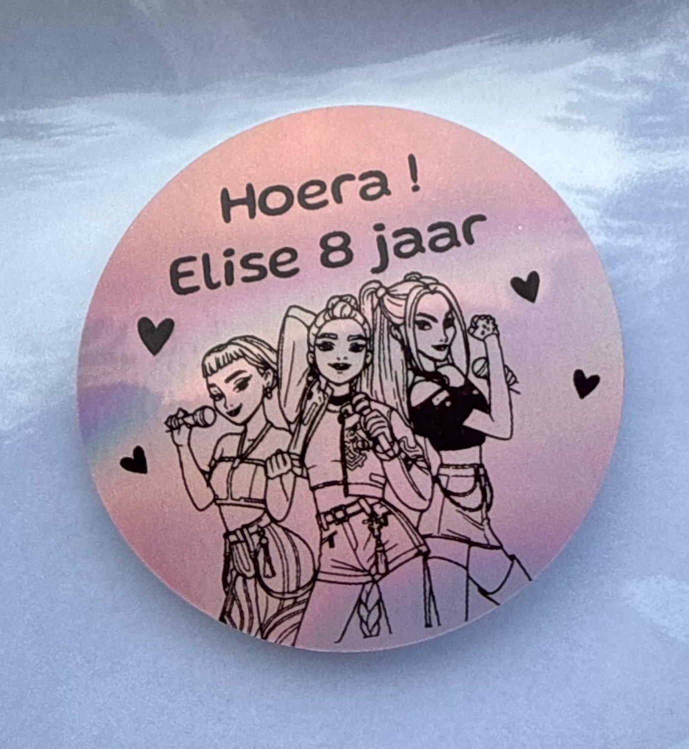 30 Traktatie Stickers | K-POP | JM Woods | Stuur Naam & Leeftijd naar info@ jmwoods.nl | 5x5cm | Ronde stickers | 30 stuks | Meisje