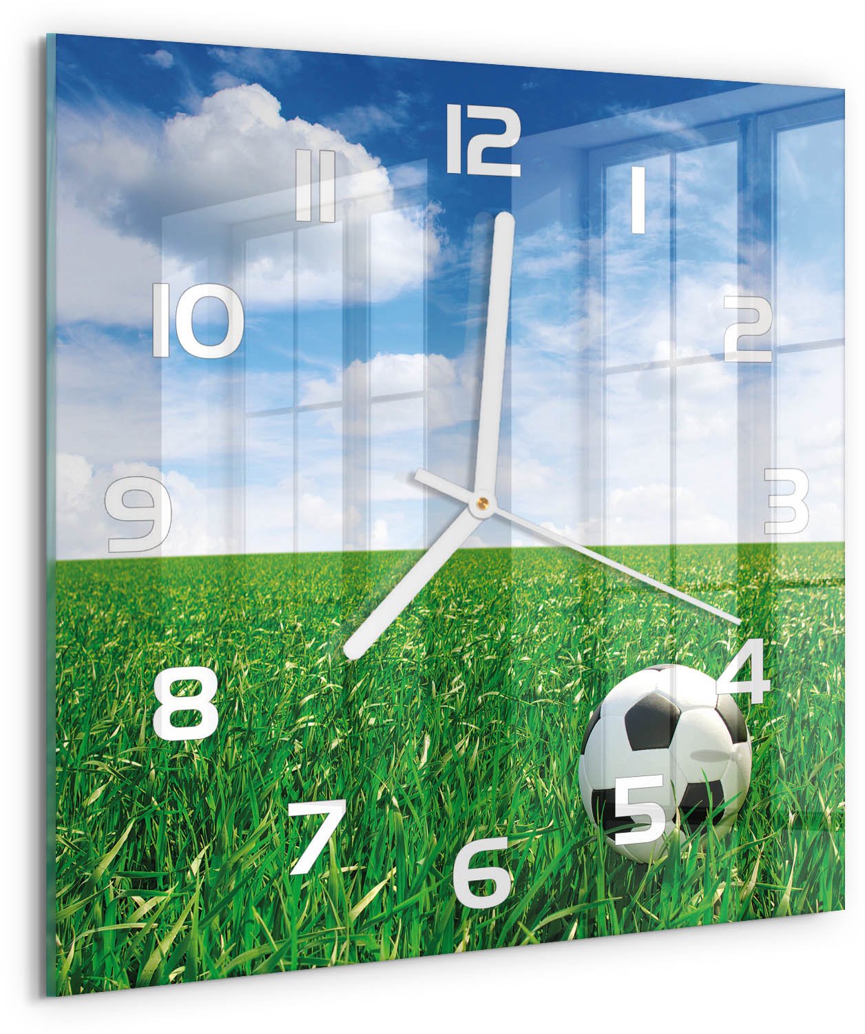 TULUP Wandklok - Voetbal op het grasveld Wandklok Glas Decoratie - 30x30 cm - Groente Gekleurde Glazen Klok - Witte handen - Vierkante Klok - Klok Glas Met Opdruk - Moderne Wandklok Glas
