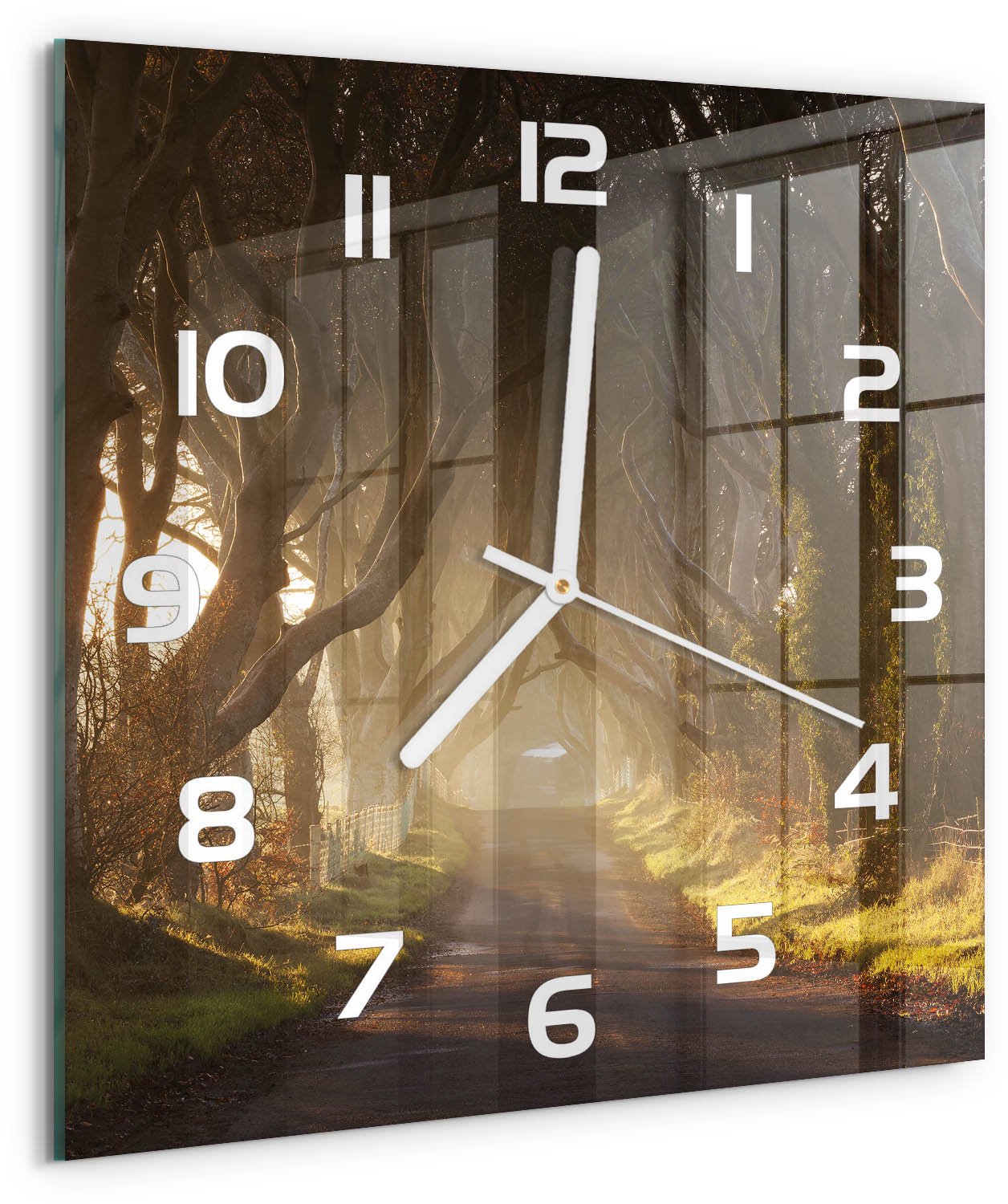 Tulup Wandklok - Mist in het bos Glazen Klok Met Print - 30x30 cm - Bruin Wandklok Glas Met Motief - Witte handen - Vierkante Klok - Wandklok Glas Decoratie - Gekleurde Glazen Klok