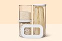Trois boîtes de conservation Mepal Modula remplies de riz, de haricots blancs et de spaghettis. Un couvercle blanc est placé devant.