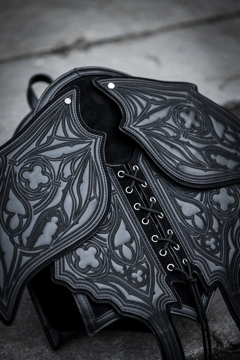 Restyle - Obsidian Moth Rugtas - Zwart