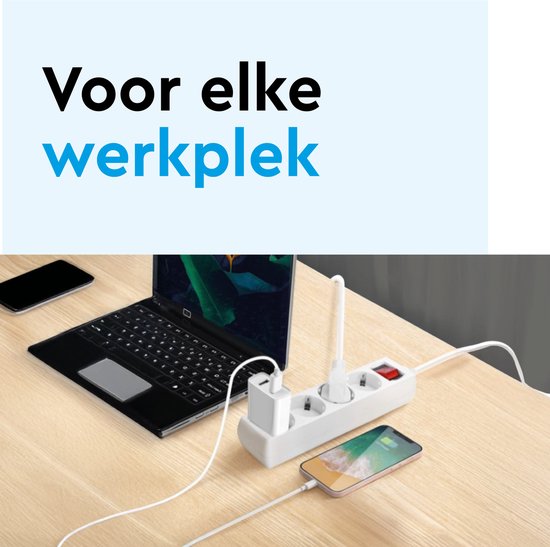 Witte stekkerdoos met 3 stopcontacten en een laptop, telefoon en oplader.
