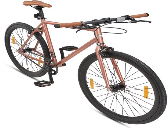 Koperkleurige damesfiets met bruine details, zwart stuur en zwarte velgen.