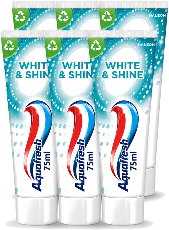 Voordeelverpakking van zes tubes Aquafresh White & Shine tandpasta van 75 ml met blauwe en rode accenten.