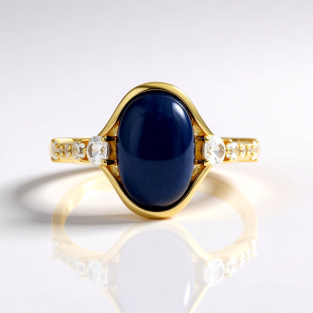 Cavill - Elegante Damesring - 925 Sterling Zilver Verguld - 3,6 ct Peruaanse Blauwe Opaal Ovaal Cabochon - 10x Cambodjaanse Zirkonia 0,49 ct