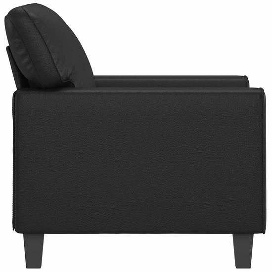 Zwarte fauteuil van kunstleer, van opzij gezien.
