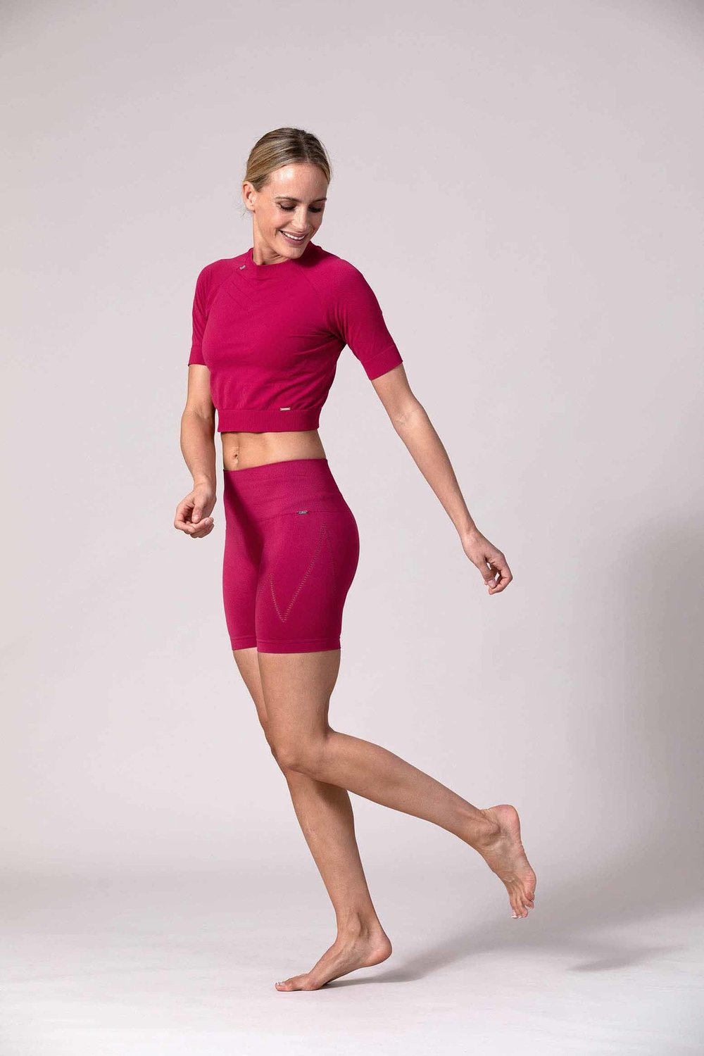 REVIVE Amarante - Cropped Sporttop Dames - Seamless, Yoga - Cherry Pink - Maat S