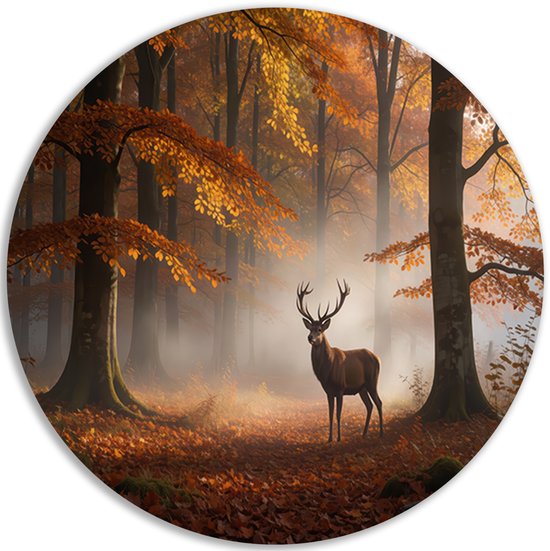 Ronde wanddecoratie met een gedetailleerde afbeelding van een hert in een mistig herfstbos met oranje bladeren.