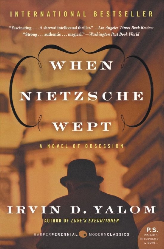 Boekomslag 'When Nietzsche Wept' van Irvin D. Yalom met het silhouet van een man in een hoed tegen een bruine achtergrond.