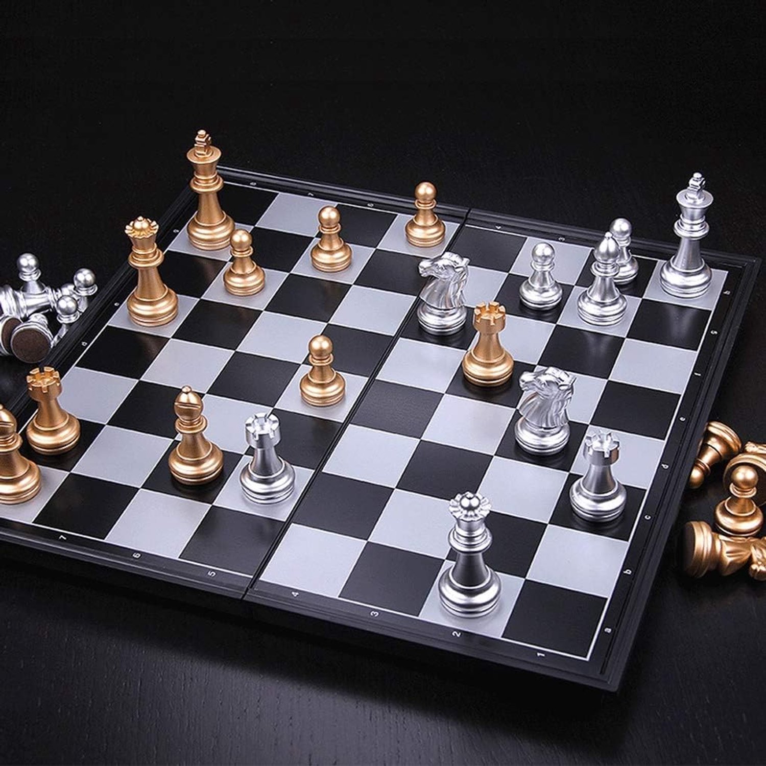 Houten schaakspel Schaak Medium Grote Magnetische Zwart-wit Goud en Zilver Schaakstukken Vouwbord Set Training Game Schaken Schaaksets voor kinderen en volwassenen