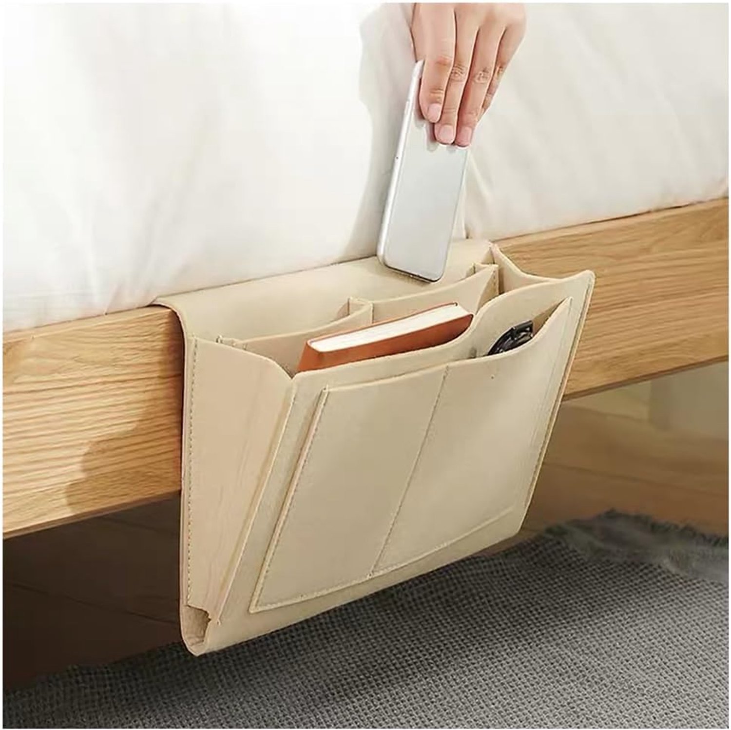 Bedtas om op te hangen, vilten bedorganizer, anti-slip, opbergtas, bedplank, krantenstandaard, bank, nachtkastje, hangopslag, tas voor mobiele telefoon, iPad, afstandsbediening, beige