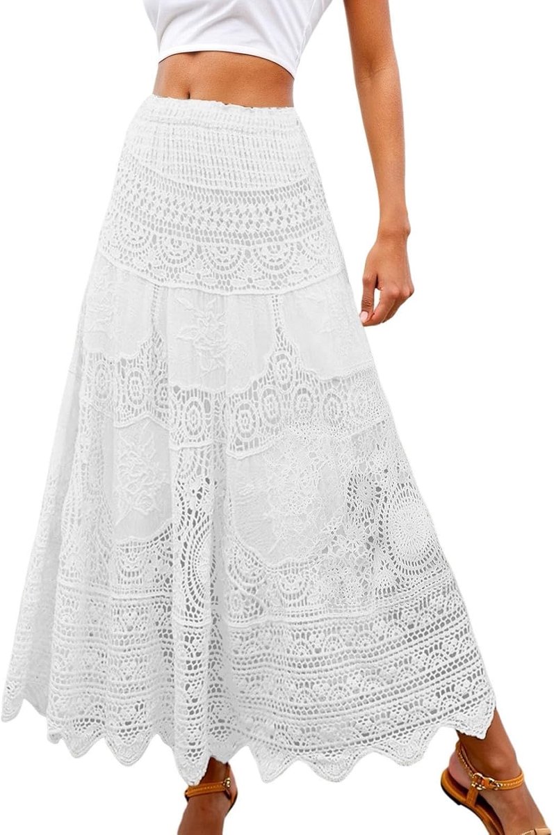 Midirok in boho-strandstijl met gehaakte kant, bloemenborduurwerk en gatenpatroon.