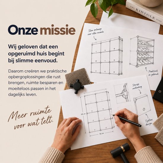 Handen tekenen een ontwerp van een modulaire schoenenkast met maten en details van de stevige verbindingen.