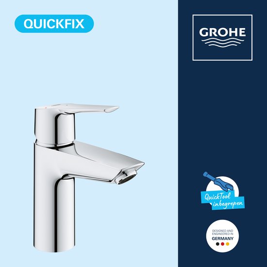 GROHE wastafelkraan in chroom tegen een donkerblauwe achtergrond met QuickFix tool en Duits design-label.