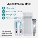 Inhoud van de verpakking: kleur- en ontwikkelcrème, mengbakje en aanbrengborstel.