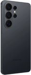 Achterzijde van een grijze Samsung smartphone met drie uitstekende cameralenzen en een flitser.