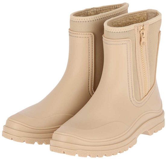 Beige regenlaarzen met ritssluiting aan de zijkant en gevoerde binnenkant.