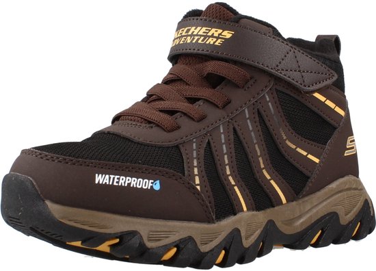 Bruine en zwarte Skechers 'Waterproof' wandelschoen voor jongens met gele details en klittenbandsluiting.