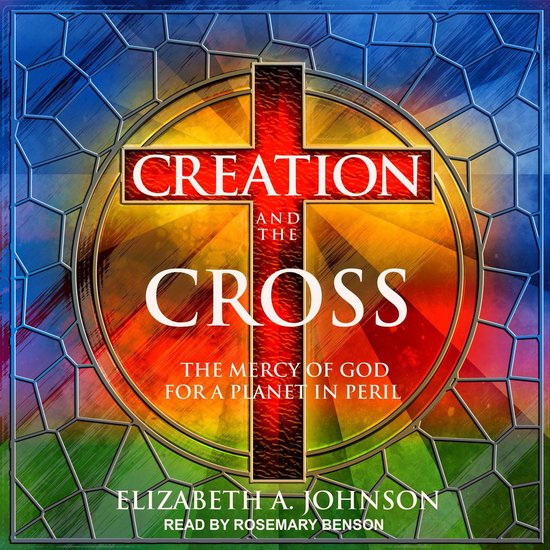 De kaft van het boek 'Creation and the Cross'. Een rood kruis met gouden rand staat voor een cirkel met stralende rode en gele tinten. Er omheen een glas-in-lood patroon met blauwe, paarse en groene tinten.