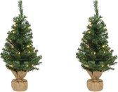 2x Volle kleine/mini kerstbomen groen in jute zak met verlichting 90 cm - Kunst kerstbomen / kunstbomen