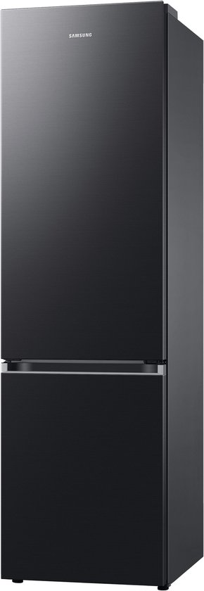 Zwarte Samsung koel-vriescombinatie met een gladde, matte afwerking en een strakke horizontale handgreep.