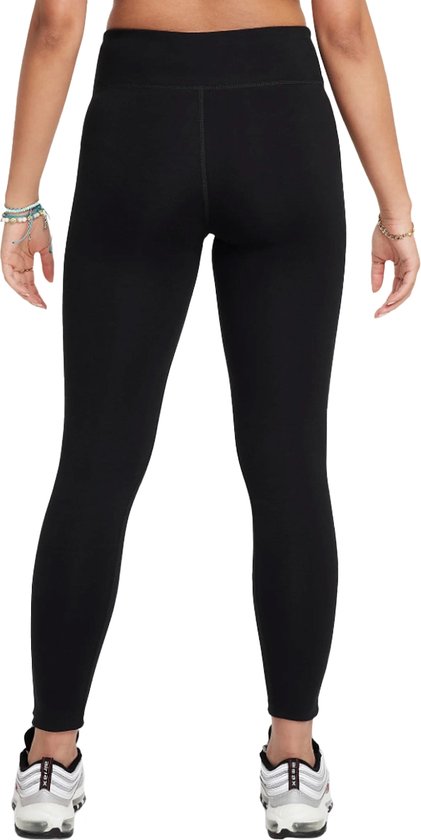 Classiques du sportswear Nike en noir.