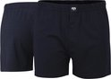 Twee herenboxershorts. Eén effen donkerblauw, de ander met een donkerblauwe ruitprint.
