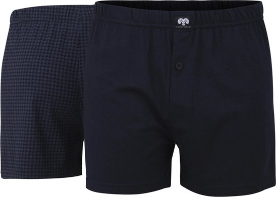 Twee herenboxershorts. Eén effen donkerblauw, de ander met een donkerblauwe ruitprint.