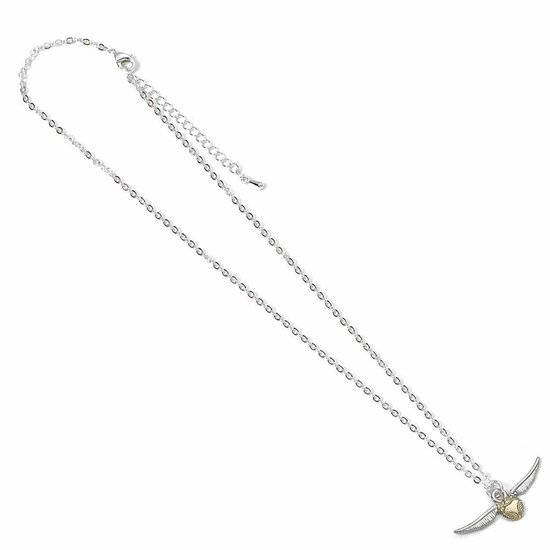 Zilverkleurige ketting met een gouden snitch hanger met vleugels.