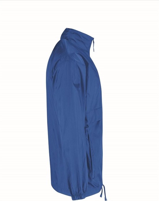 Blauwe windjas, zijaanzicht met hoge kraag en trekkoord aan de onderkant.