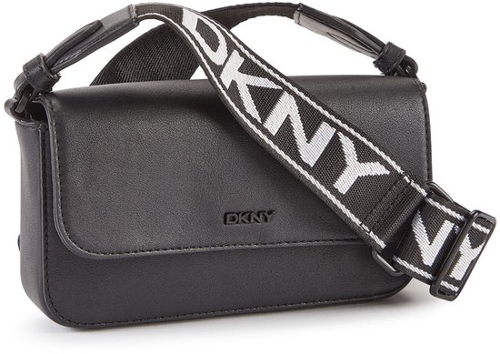 Zwarte leren DKNY tas met een opvallende riem met wit DKNY-logo.